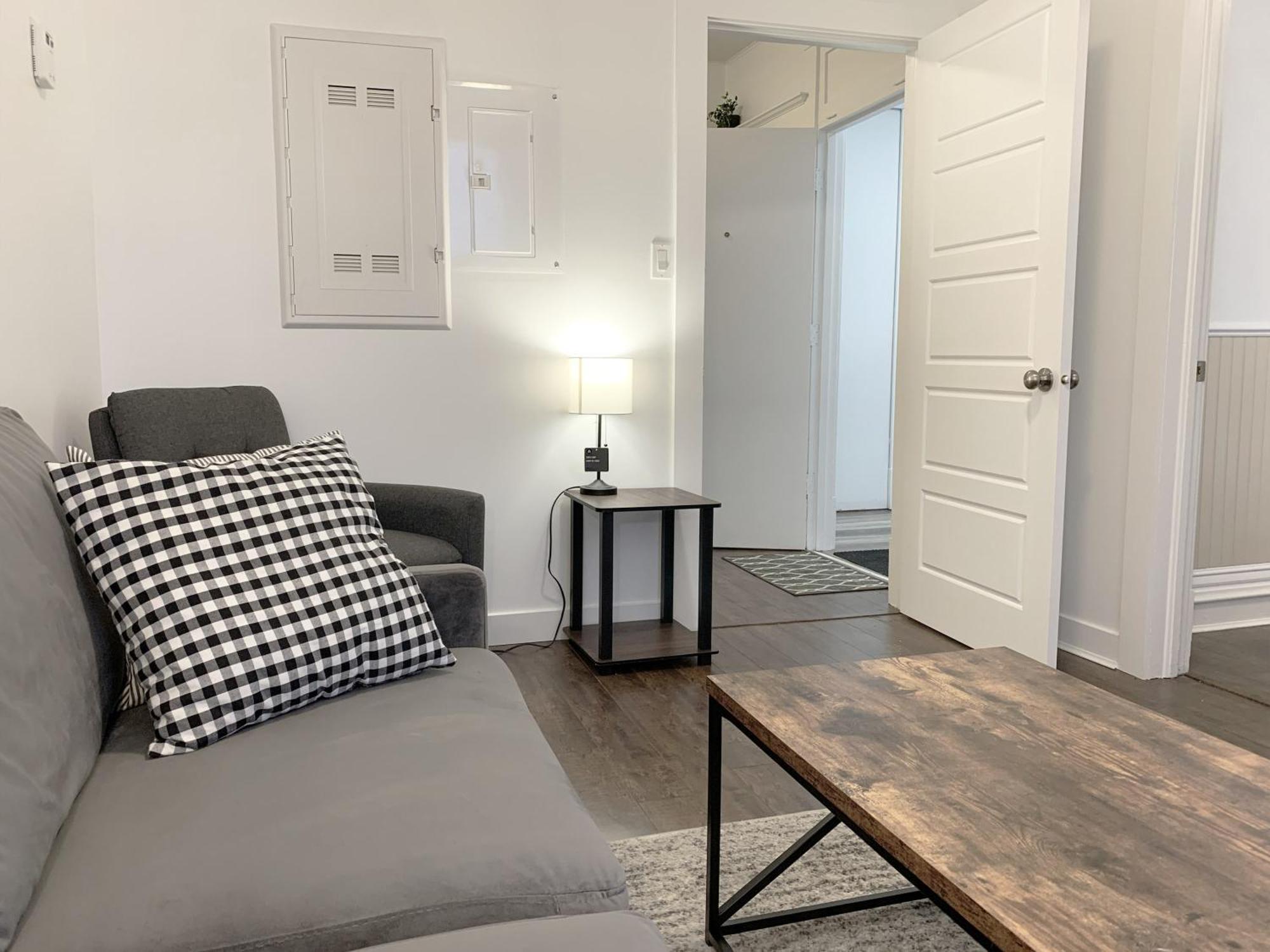 Gorgeous 1-Bedroom Condo Location Wifi Moose Jaw Exteriör bild