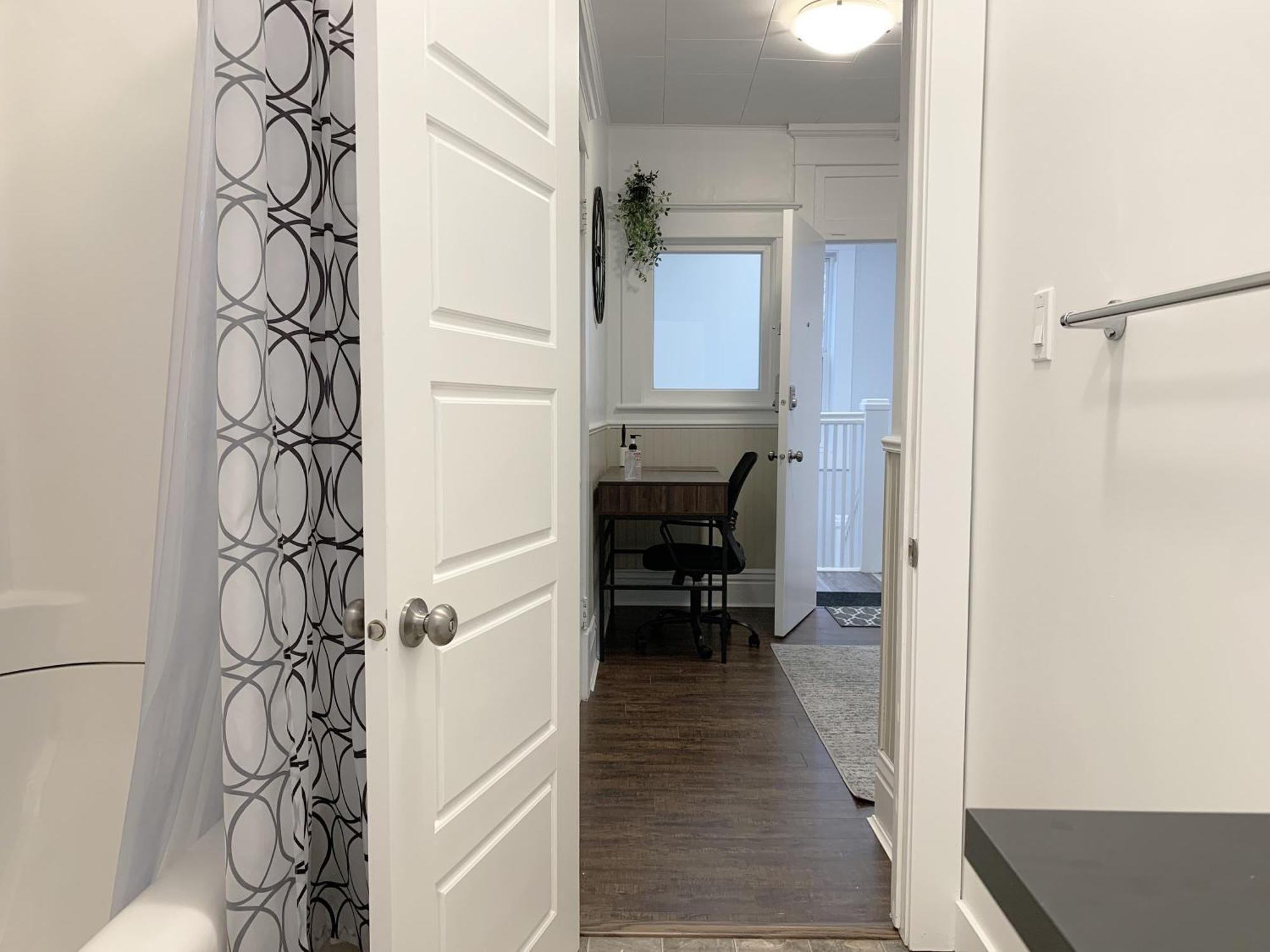 Gorgeous 1-Bedroom Condo Location Wifi Moose Jaw Exteriör bild