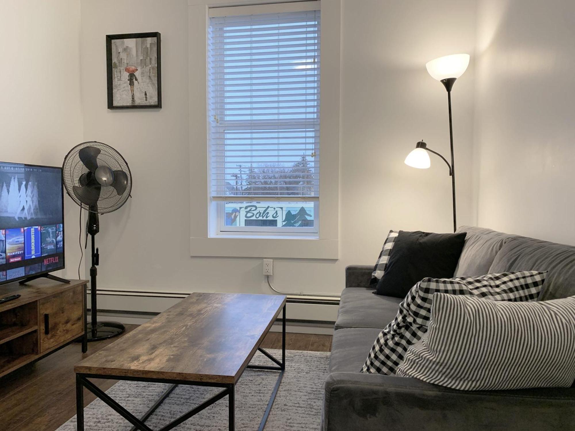 Gorgeous 1-Bedroom Condo Location Wifi Moose Jaw Exteriör bild