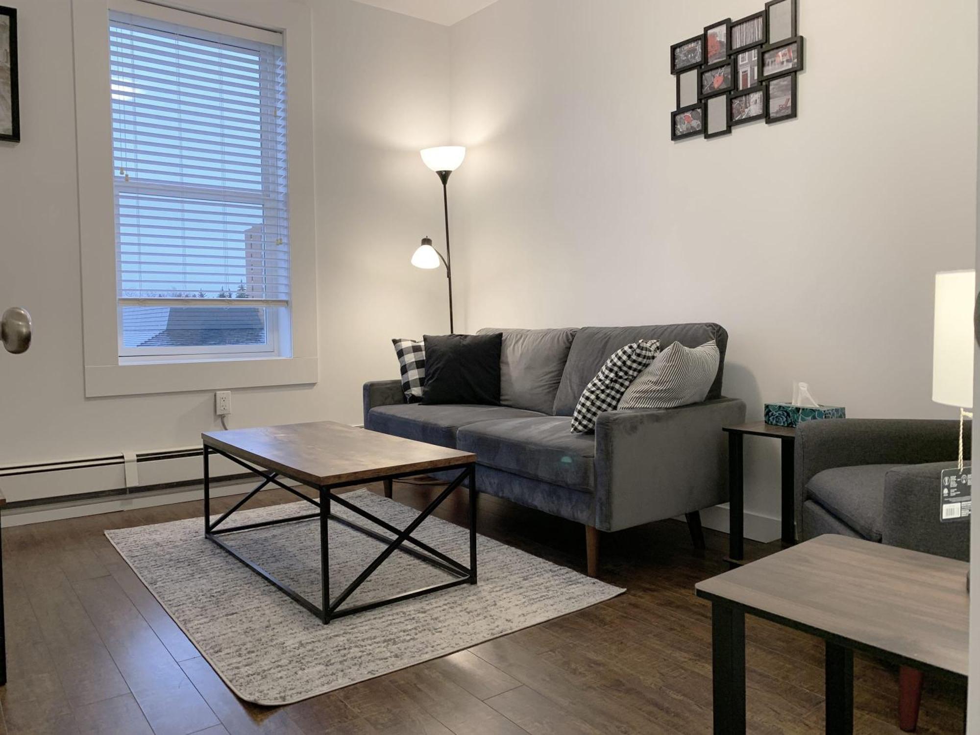 Gorgeous 1-Bedroom Condo Location Wifi Moose Jaw Exteriör bild