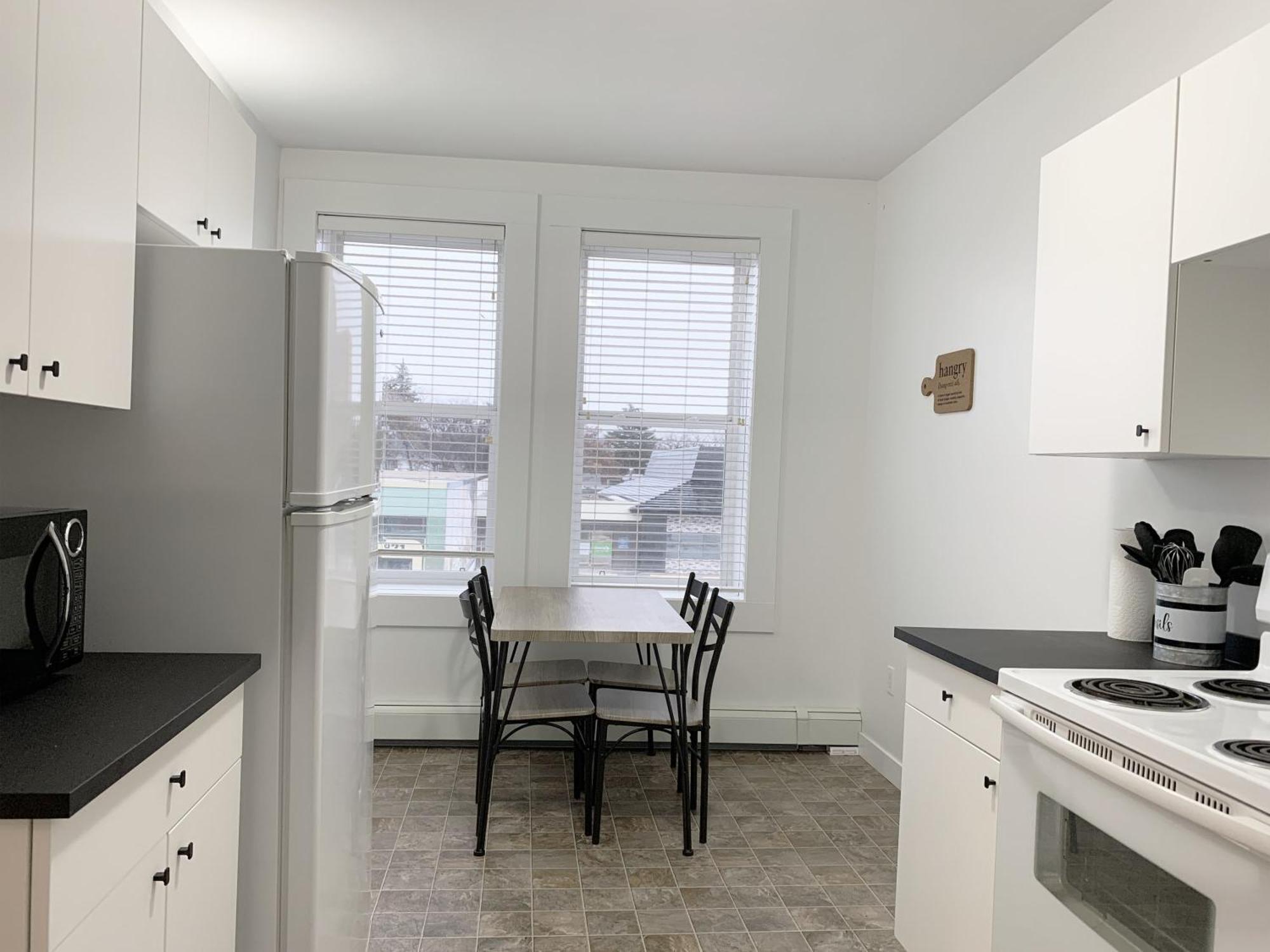 Gorgeous 1-Bedroom Condo Location Wifi Moose Jaw Exteriör bild